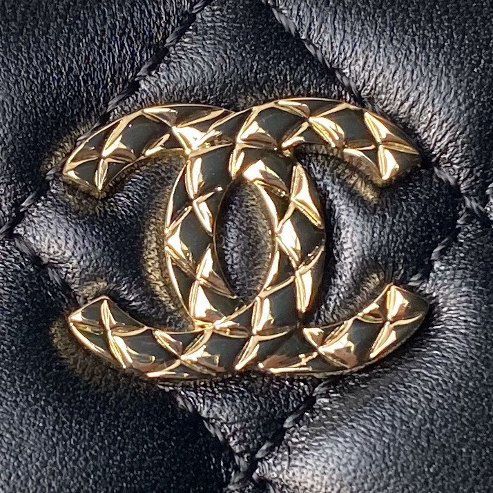 Ch**el cosmetic bags